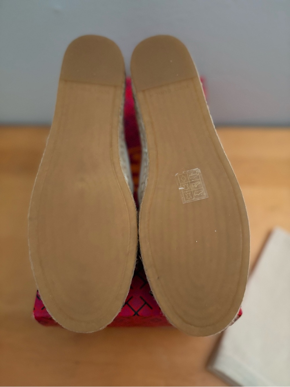 Tory Burch
INES PLATFORM ESPADRILLE - Picture 9 of 15